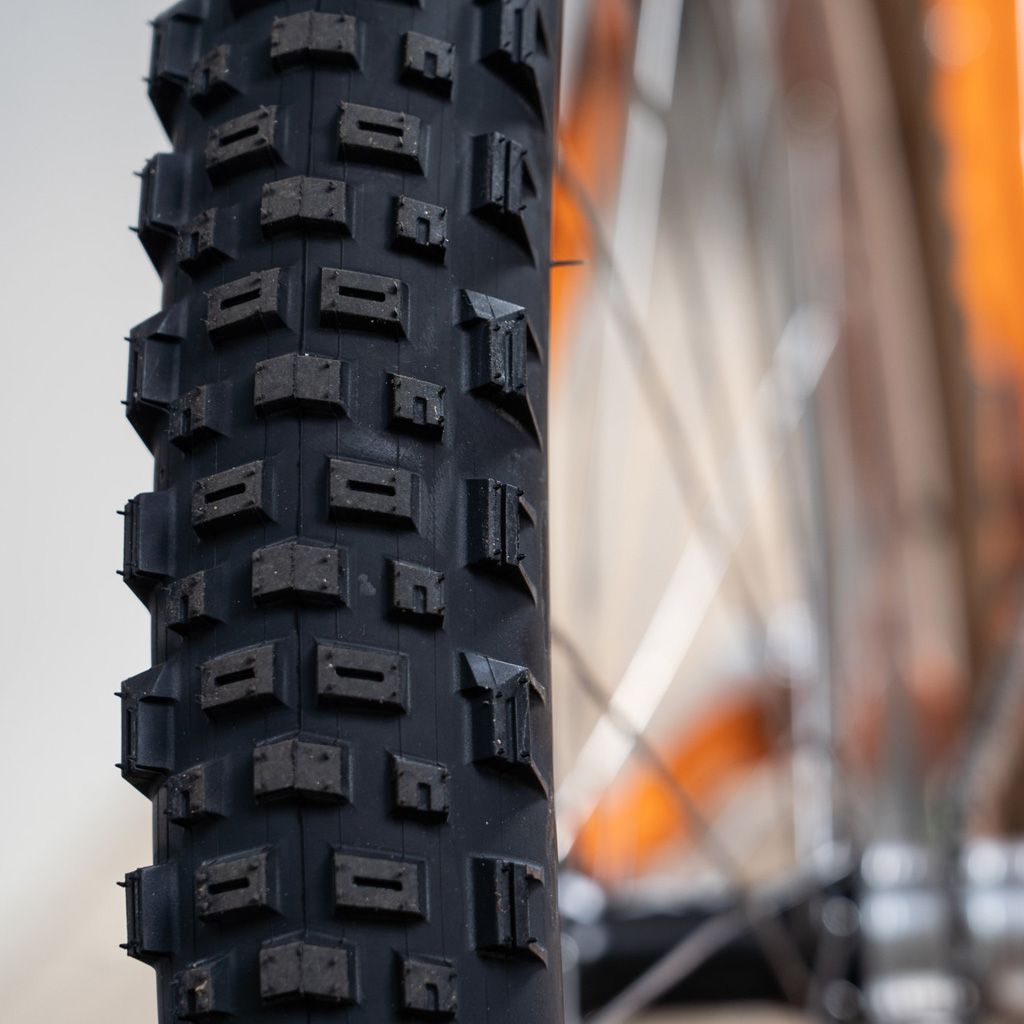 *TERAVAIL* honcho tire (black/tan)