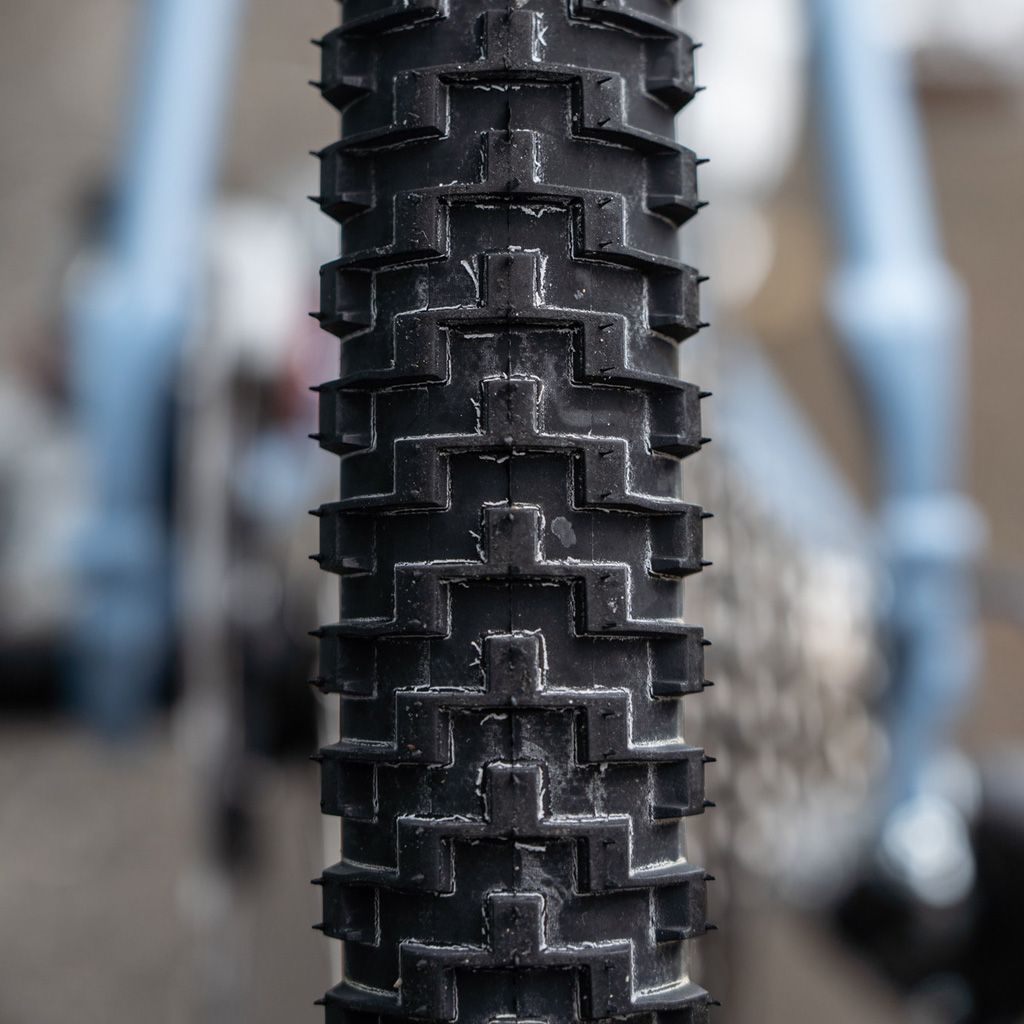 *BRUCE GORDON* rock n' road 650×43b tire (black)