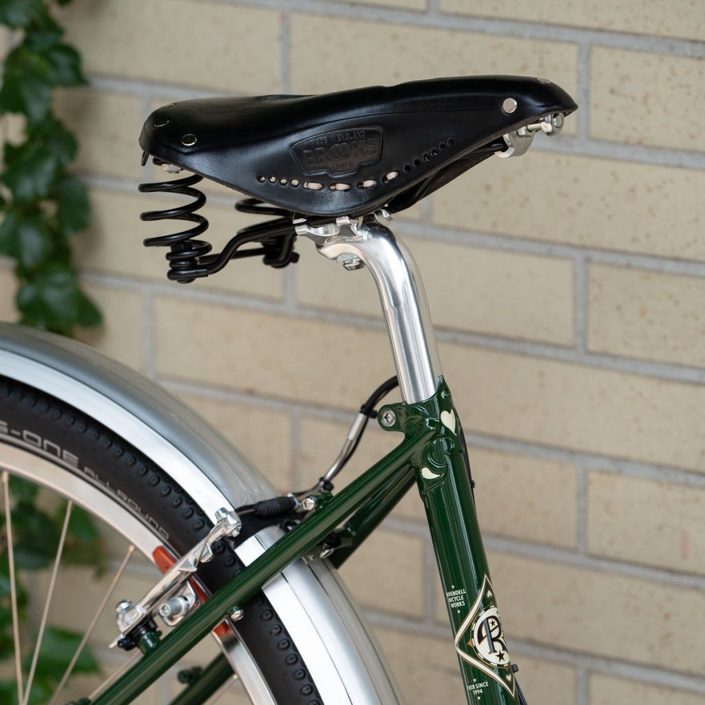 BROOKS* b17 flyer carved (black) - BLUE LUG GLOBAL ONLINE STORE