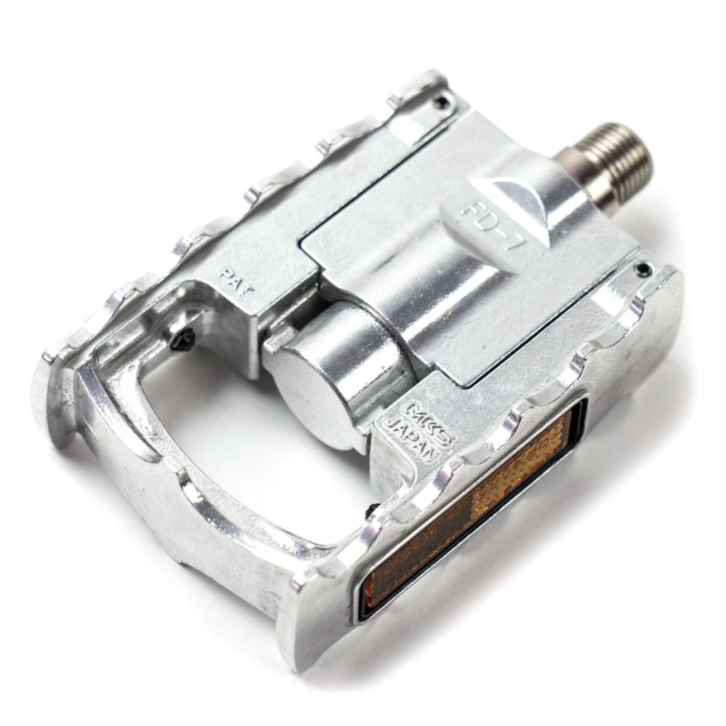 Folding cycle pedals outlet