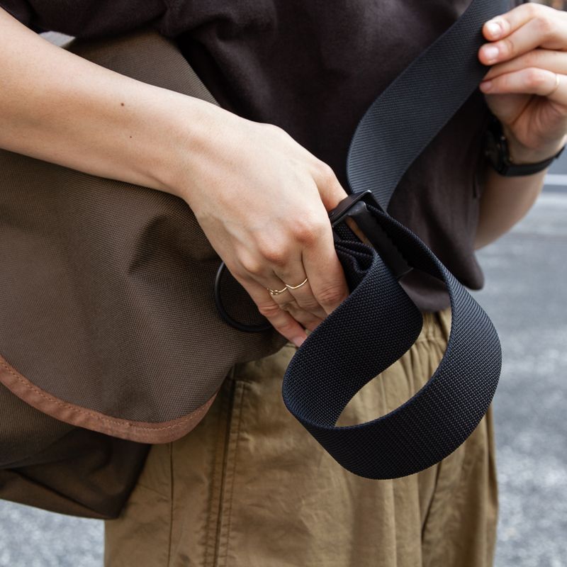 BLUE LUG* the messenger bag (66nylon/lgray) - BLUE LUG GLOBAL ONLINE STORE