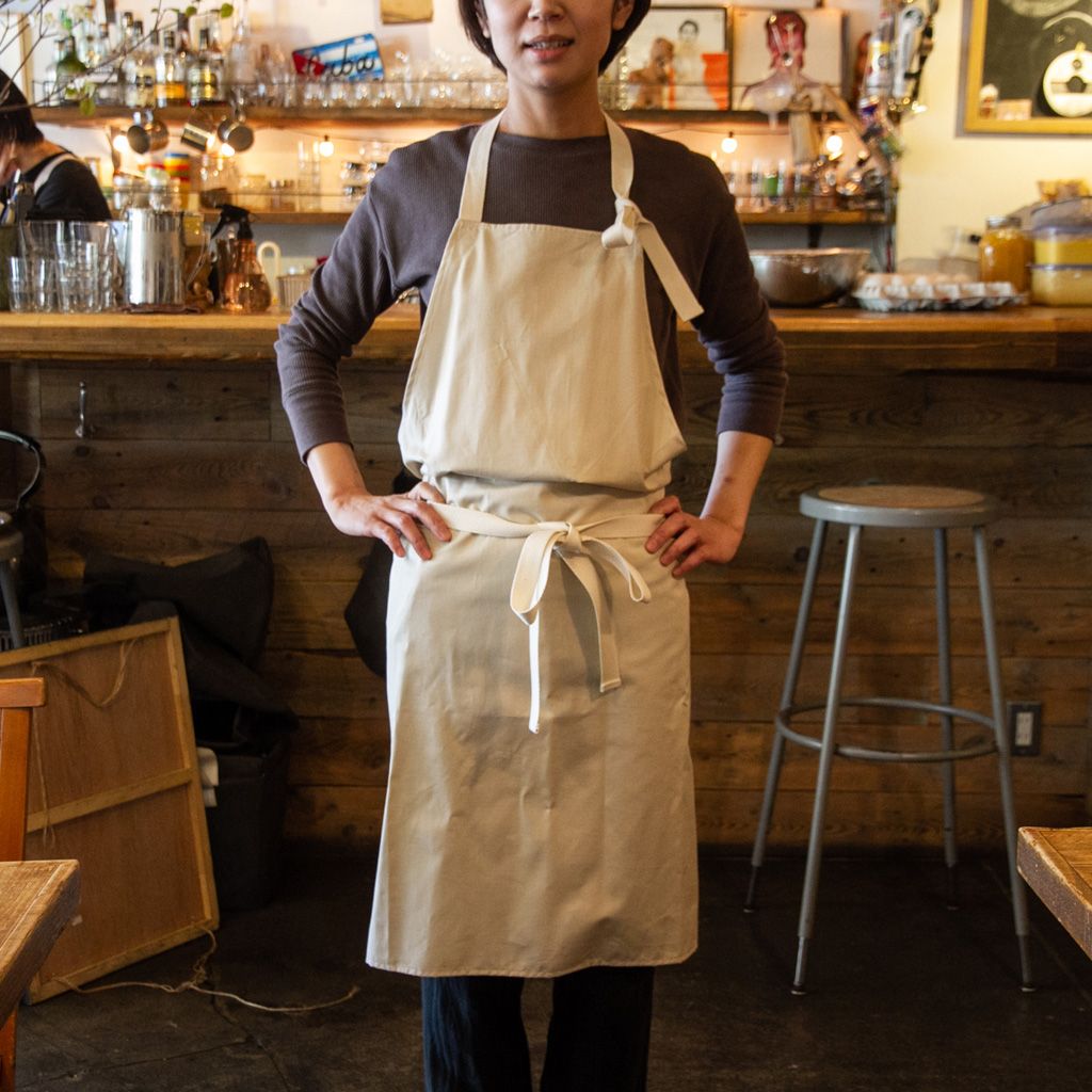 BLUE LUG* T1 apron (light beige) - BLUE LUG GLOBAL ONLINE STORE