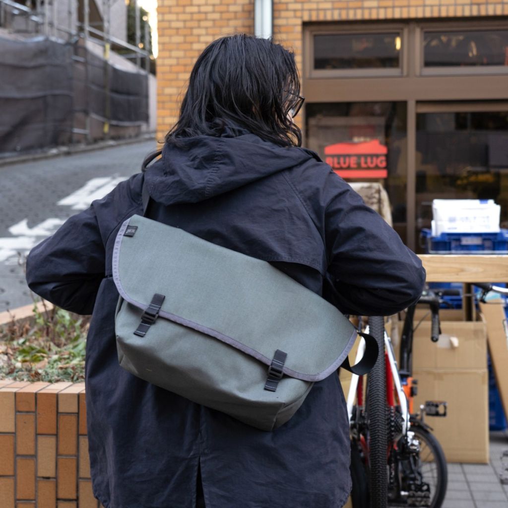 *BLUE LUG* the messenger bag half (navy)