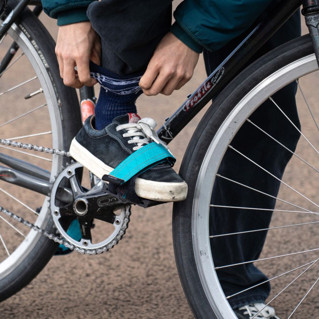 Mountain bike pedal straps store