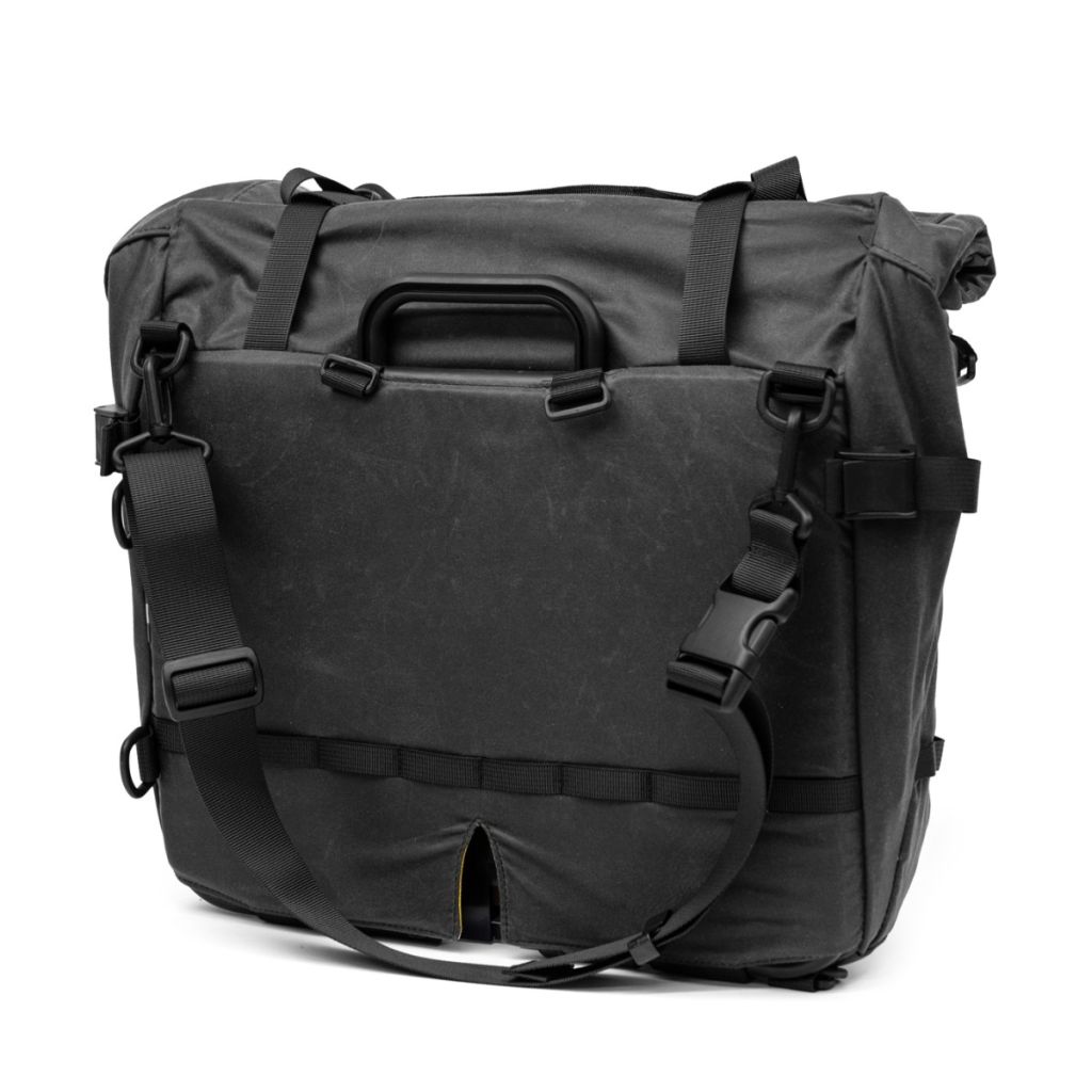 *EERDER METAAL* xplorer front bag (black)