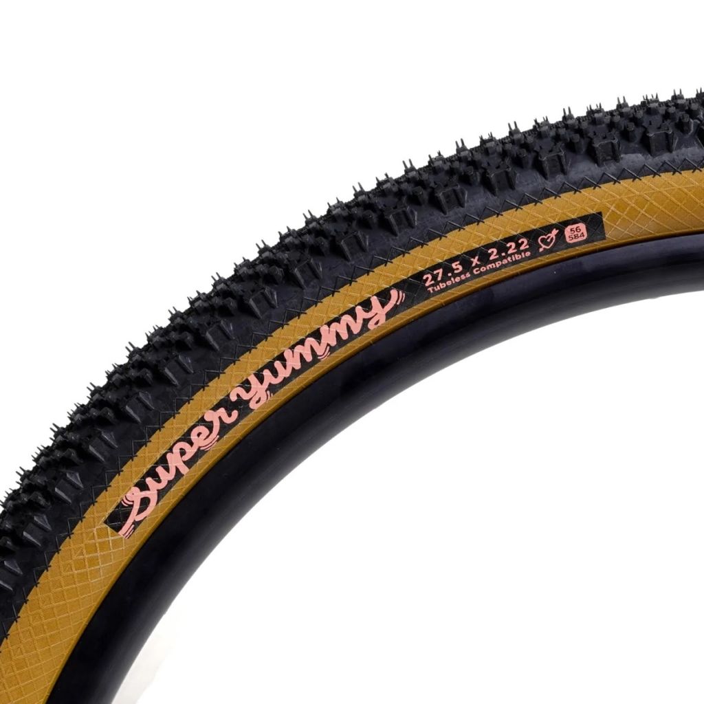 SIM WORKS* super yummy tire (black/peanuts butter) - BLUE LUG