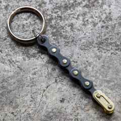 *IZUMI* jet black key holder (black)