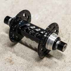 *ONYX RACING PRODUCTS* Helix track hub rear (black aura)