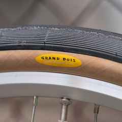 *GRAND BOIS* hetre 650B tire (black)