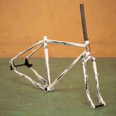 *CRUST BIKES* cook paint evasion frame (S)