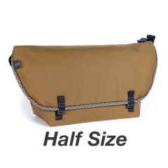 *CAMP AND GO SLOW×BLUE LUG* the messenger bag half (great horned owl)