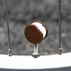 *MUGSHOT NYC* ice cream sandwich valve cap (vanilla)