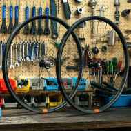 *ASTRAL×WHITE INDUSTRIES* outback carbon gravel wheel (24h/12thru-axle)