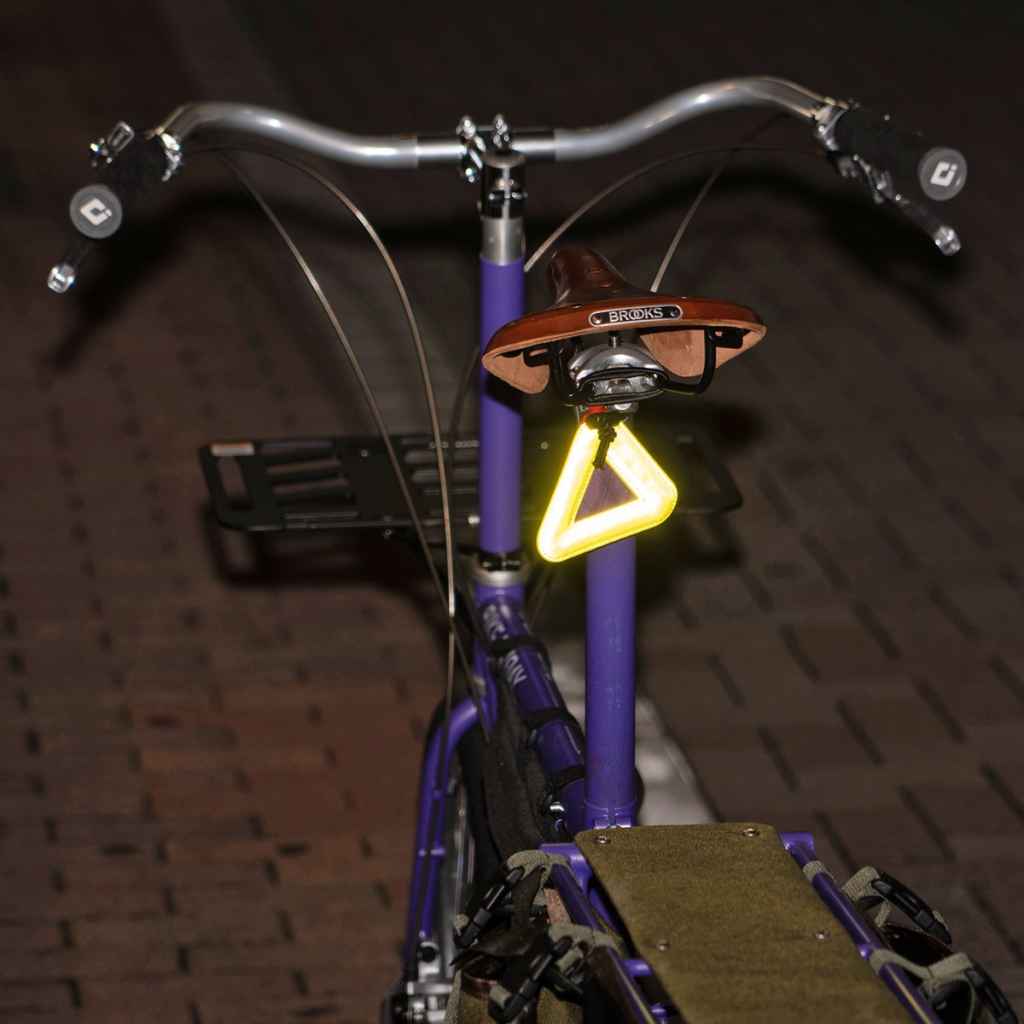 BROOKS×BLUELUG \"triangle reflector\" BLUELUG* triangle reflector (assort) - BLUE LUG GLOBAL