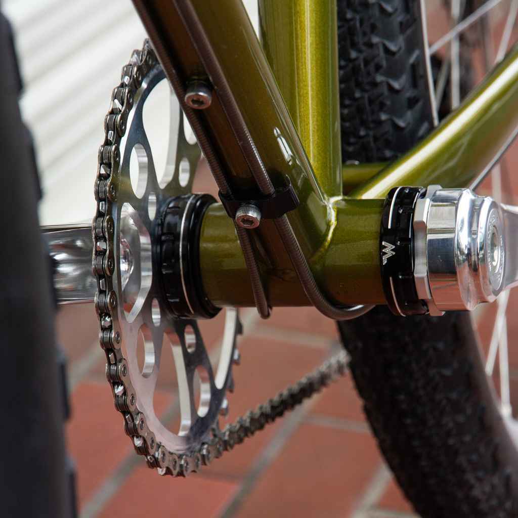 WHITE INDUSTRIES* BSA bottom brackets (black) - BLUE LUG