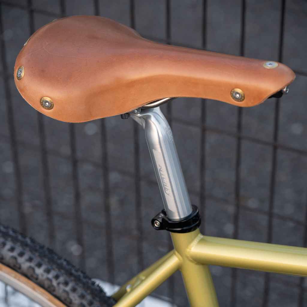 BERTHOUD* aspin leather saddle (natural) - BLUE LUG GLOBAL ONLINE