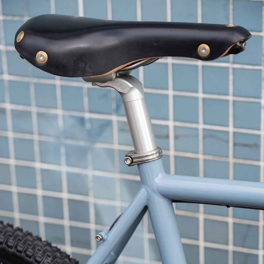 gilles berthoud aravis レザーサドル BERTHOUD* aravis open leather saddle (brown) - BLUE LUG