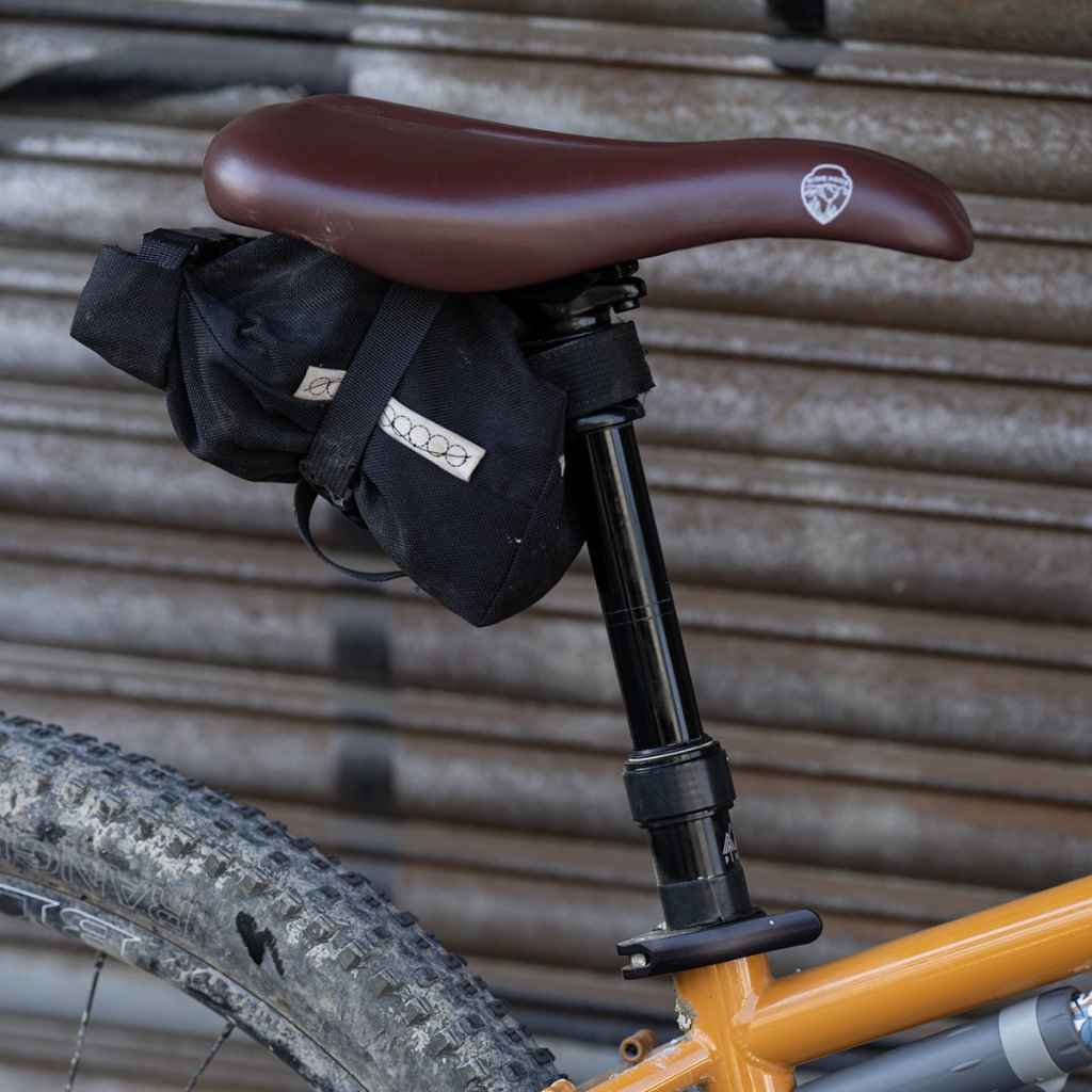 STEVE POTTS* chinook saddle (black) - BLUE LUG GLOBAL ONLINE STORE
