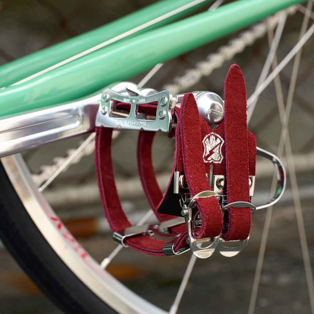 MASH* MKS × MASH leather double toe straps (red) - BLUE LUG GLOBAL