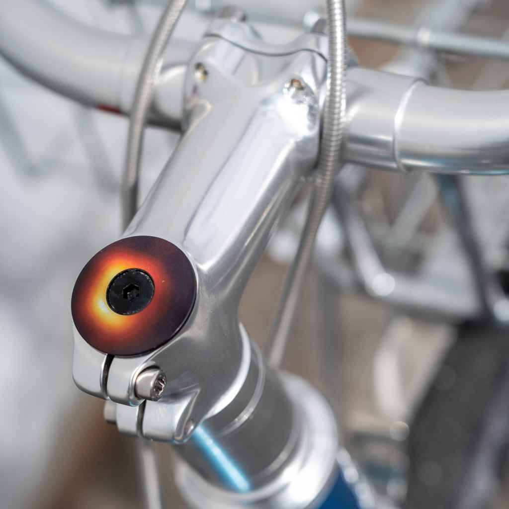 MASH* black hole stem cap (black) - BLUE LUG GLOBAL ONLINE STORE
