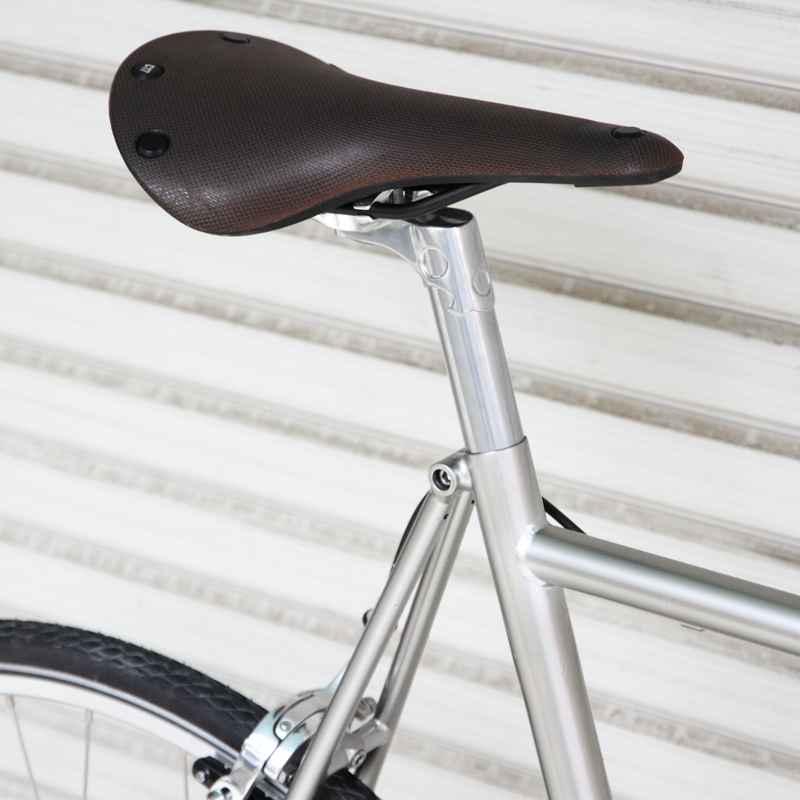 BROOKS* cambium C17 all weather (brown) - BLUE LUG GLOBAL