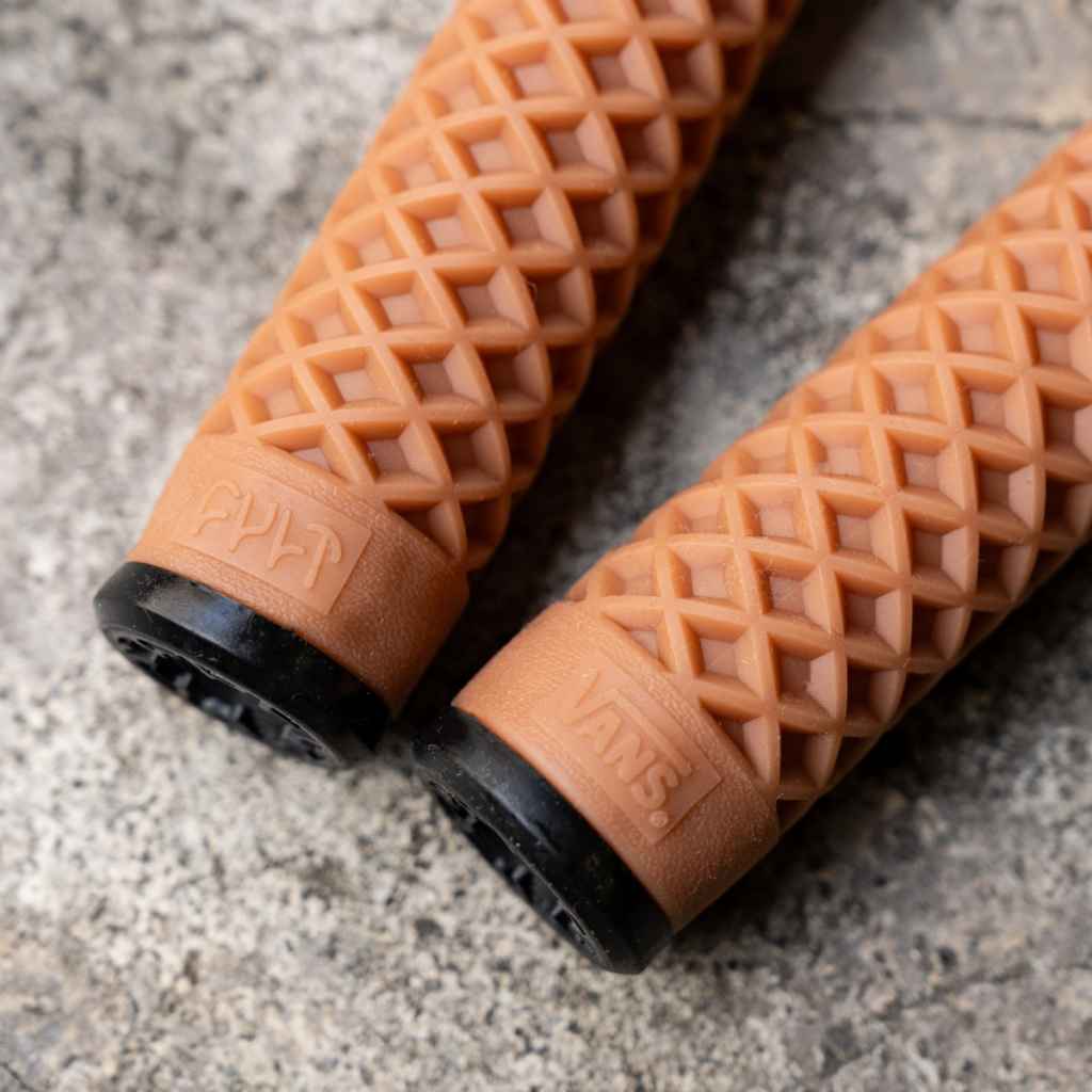 CULT* cult×vans waffle grip (red) - BLUE LUG GLOBAL ONLINE STORE