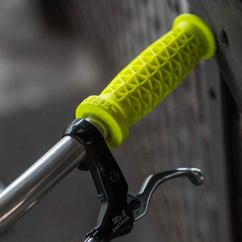 A'ME* super soft grip (neon yellow) - BLUE LUG GLOBAL ONLINE STORE