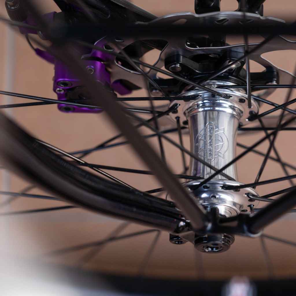 WHITE INDUSTRIES* CLD 15mm thru-axle disc hub front (silver