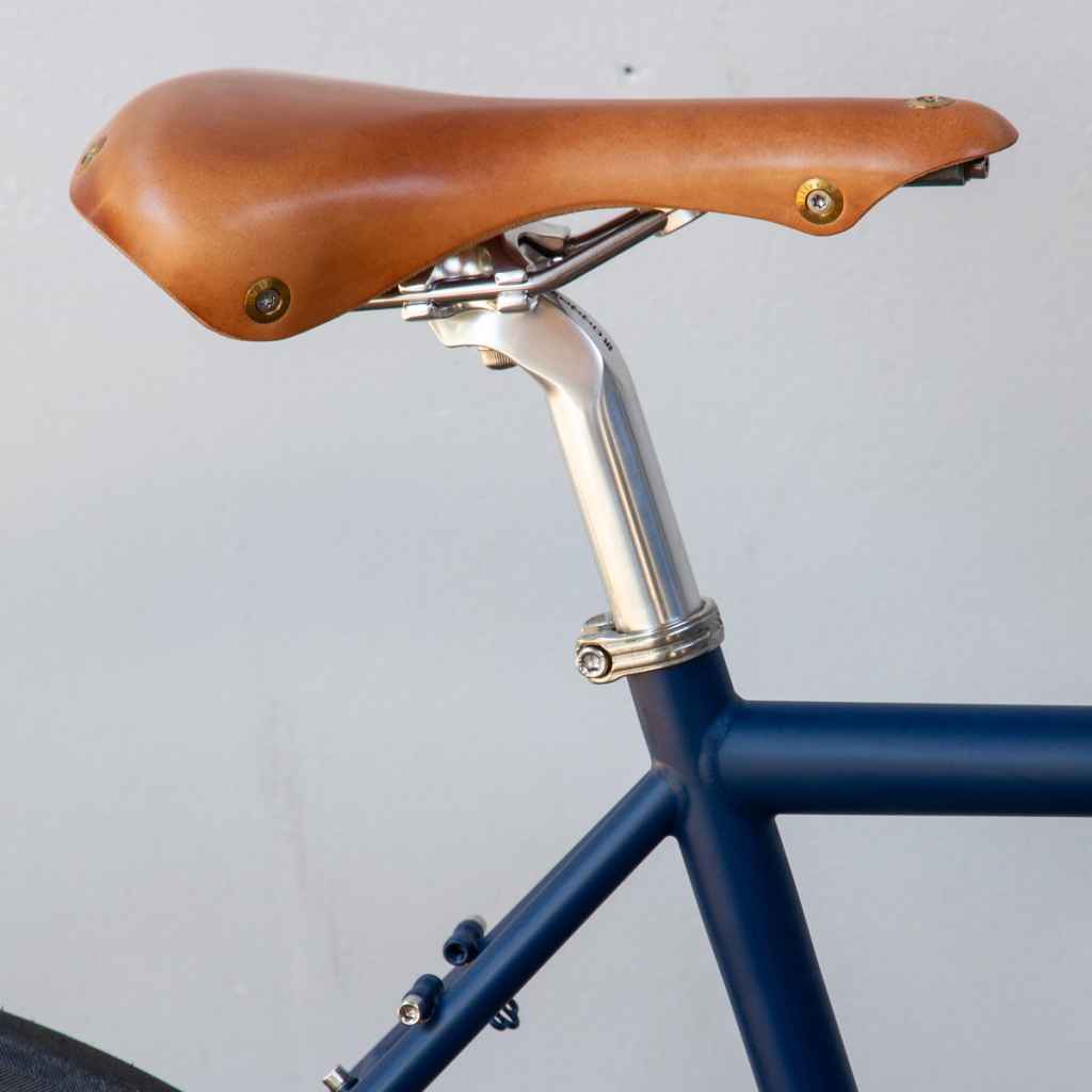BERTHOUD galibier ジルベルソー BERTHOUD* aravis leather saddle (natural) - BLUE LUG ONLINE