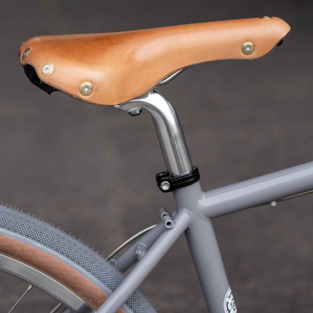 BERTHOUD* aravis leather saddle (natural) - BLUE LUG GLOBAL ONLINE