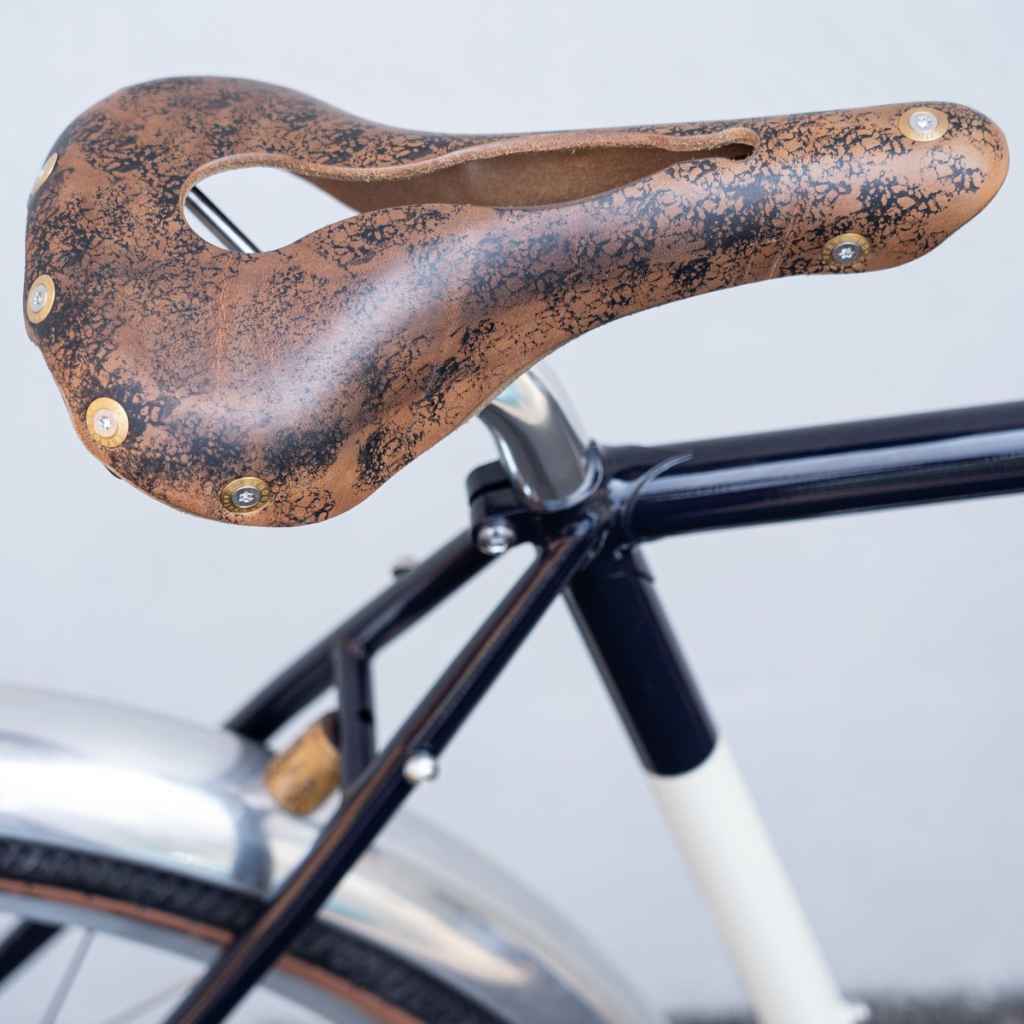 BERTHOUD* aspin open leather saddle (cork) - BLUE LUG GLOBAL