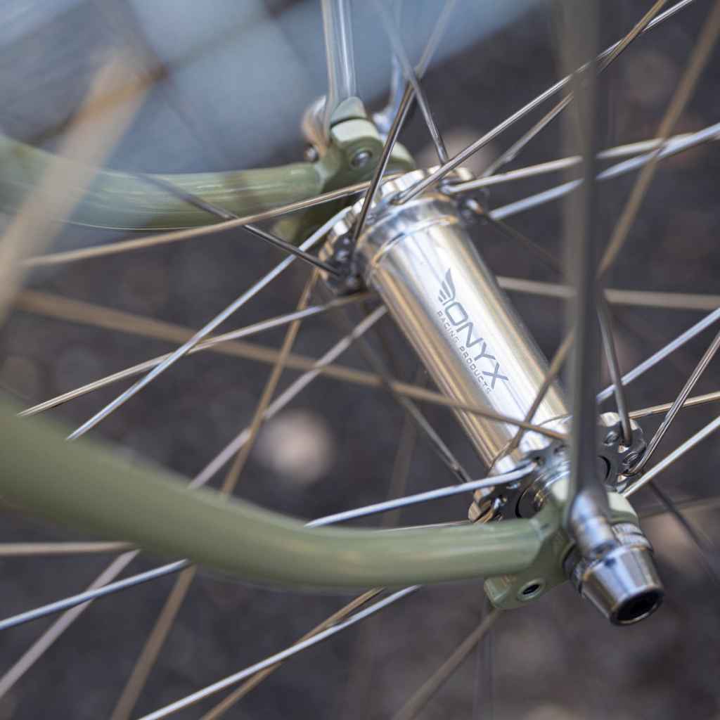 格安ONYX / vesper road hub front (silver) ONYX RACING PRODUCTS* vesper road hub front (silver) - BLUE