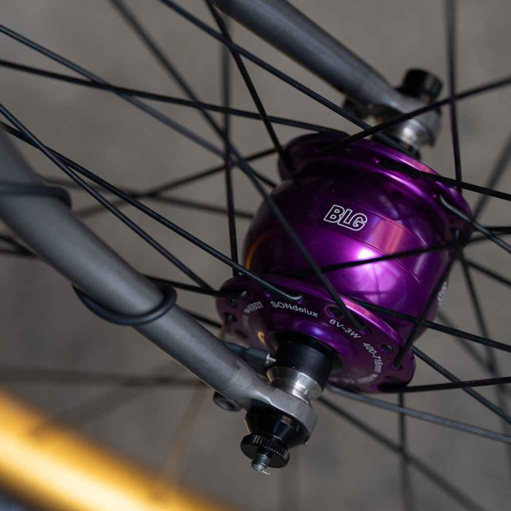 SON NABENDYNAMO SON delux black 32Hクイック SON delux Dynamo Hub - 32h Centerlock Disc in Black | Perennial Cycle
