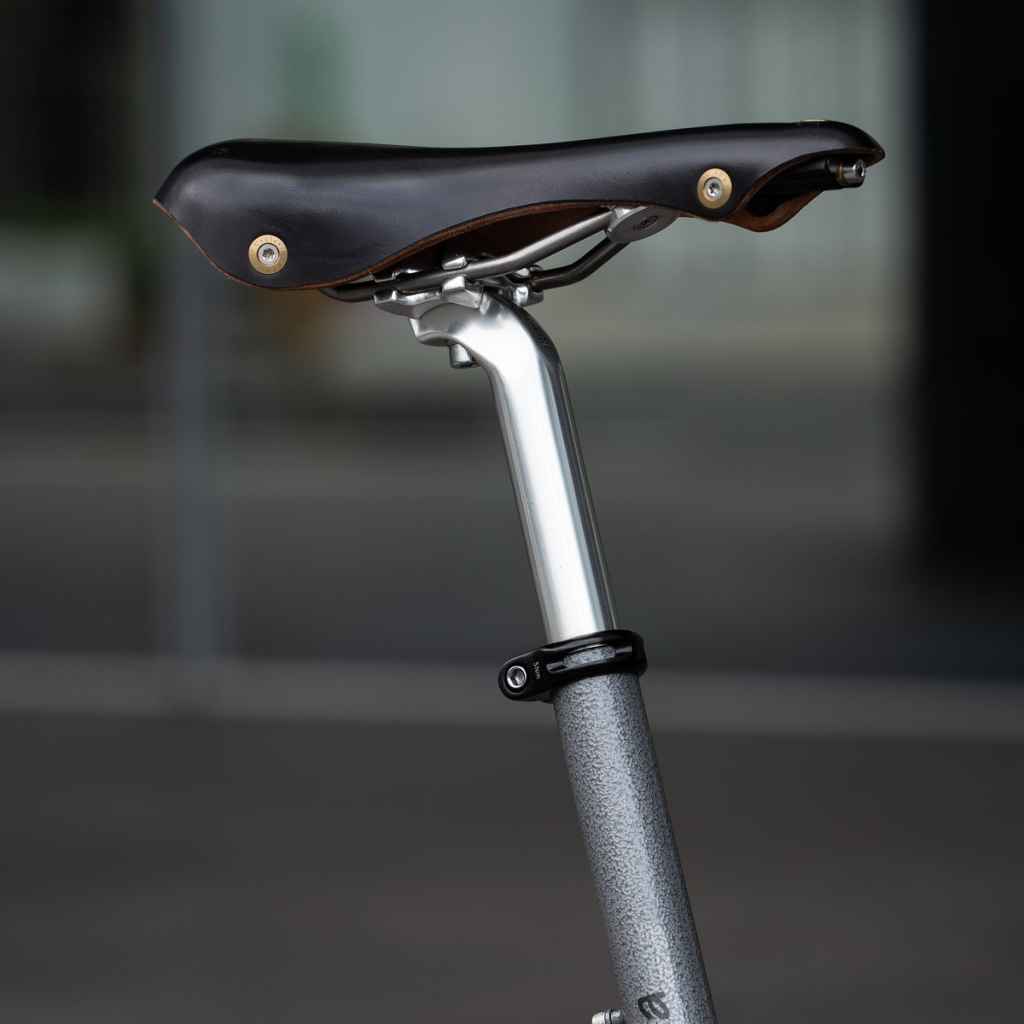 BERTHOUD* soulor leather saddle (black) - BLUE LUG GLOBAL ONLINE STORE