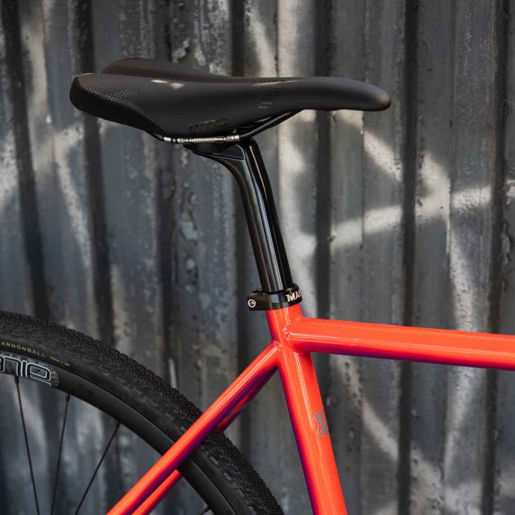 SIMWORKS Froggy Seatpost 300mm27.2mmブラック Froggy Seatpost – SimWorks USA