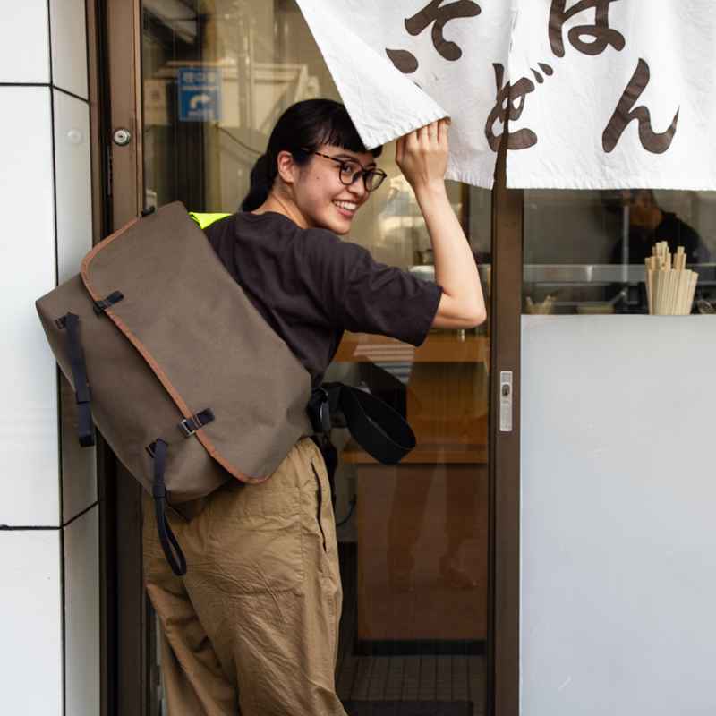 BLUE LUG* the messenger bag (black/reflector) - BLUE LUG