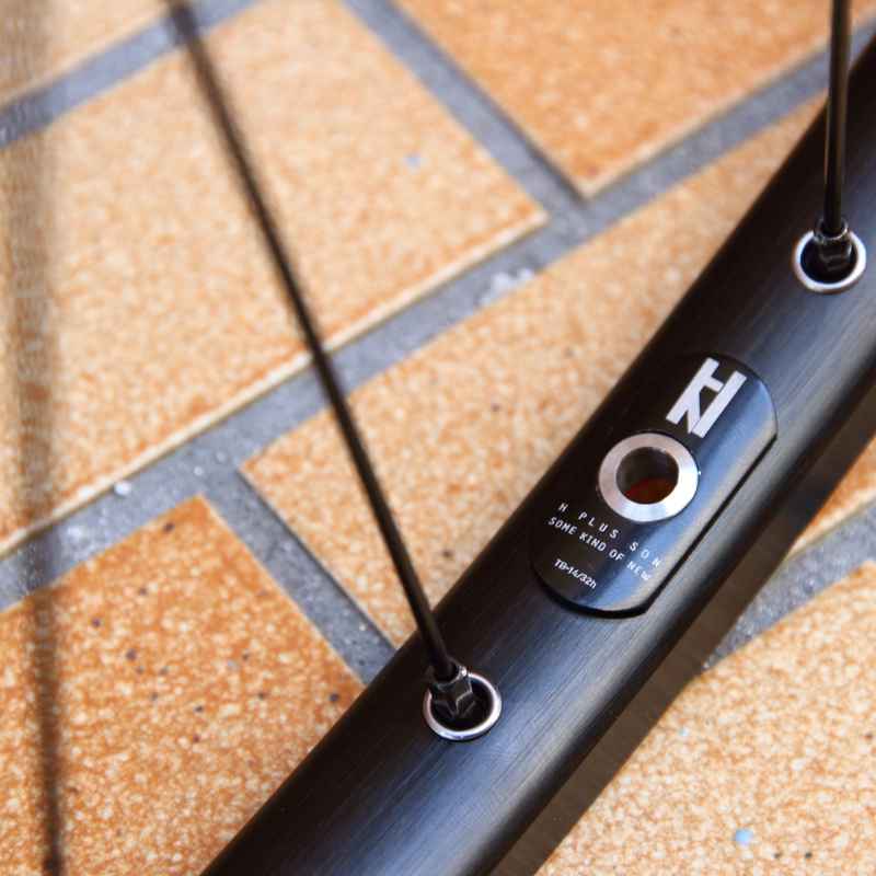 *H PLUS SON* the box シマノ T3000 H PLUS SON* the box road wheel (black) - BLUE LUG GLOBAL