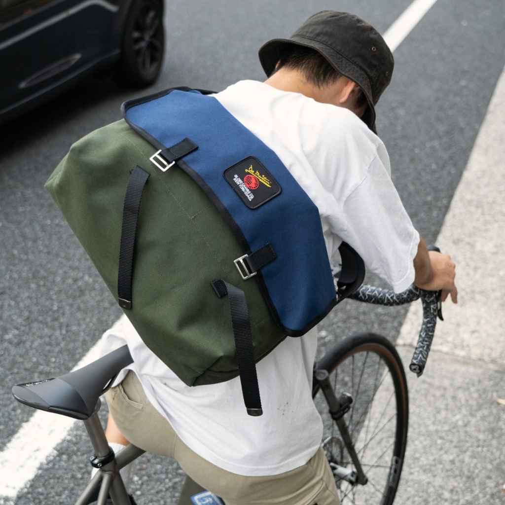 DE MARTINI* 3601 messenger bag (canvas black) - BLUE LUG