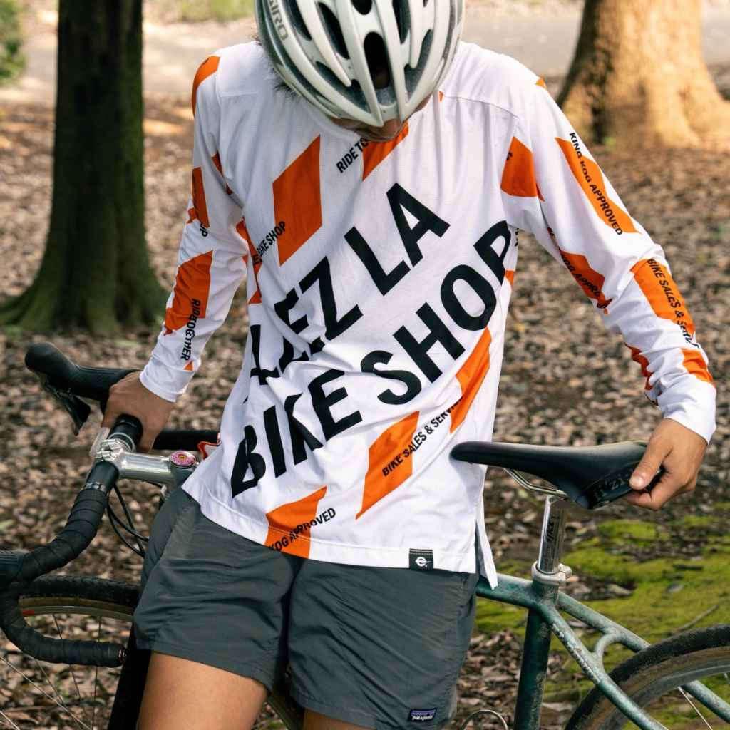 ALLEZ LA* caution! tech tee (white) - BLUE LUG GLOBAL ONLINE STORE