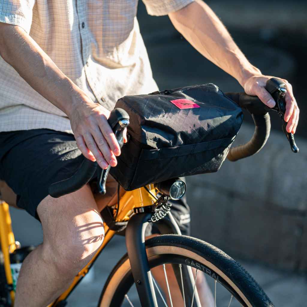 SWIFT INDUSTRIES* capstone handlebar bag (ecopak/black) - BLUE LUG