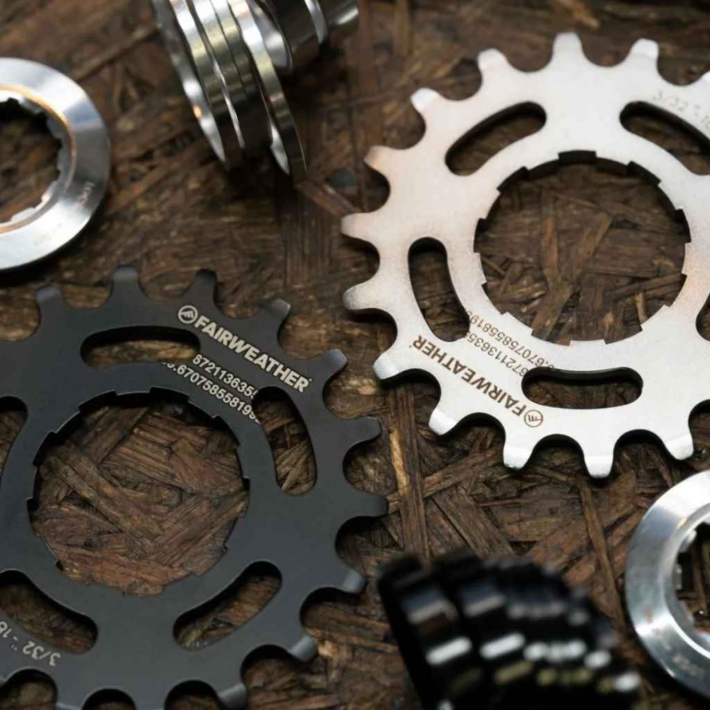 パーツ FAIRWEATHER single speed spacer kit 18T FAIRWEATHER* single speed spacer kit (silver/18t) - BLUE LUG
