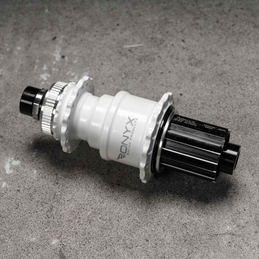 ONYX RACING PRODUCTS* vesper disc CL hub rear (white frost