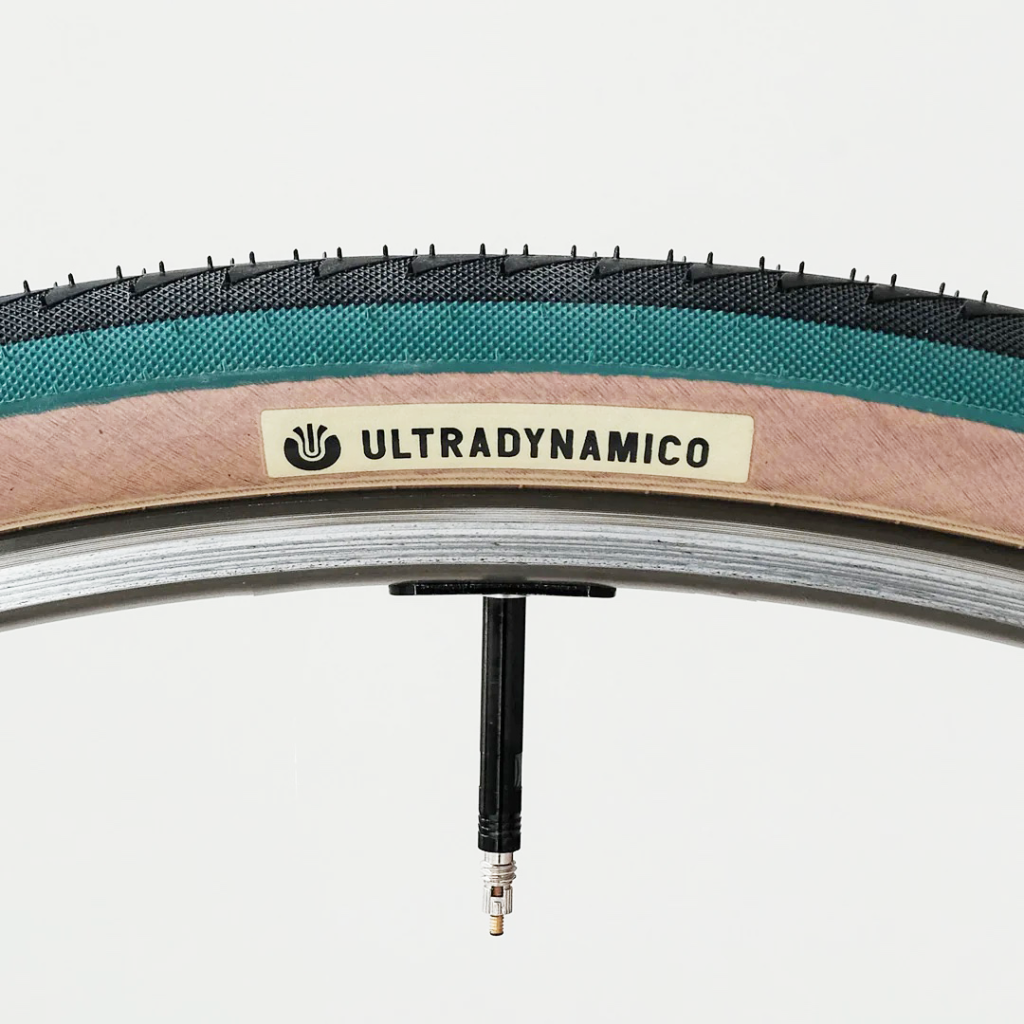 とっておきし新春福袋 cava ULTRADYNAMICO* race GLOBAL LUG BLUE - (amber) tire パーツ