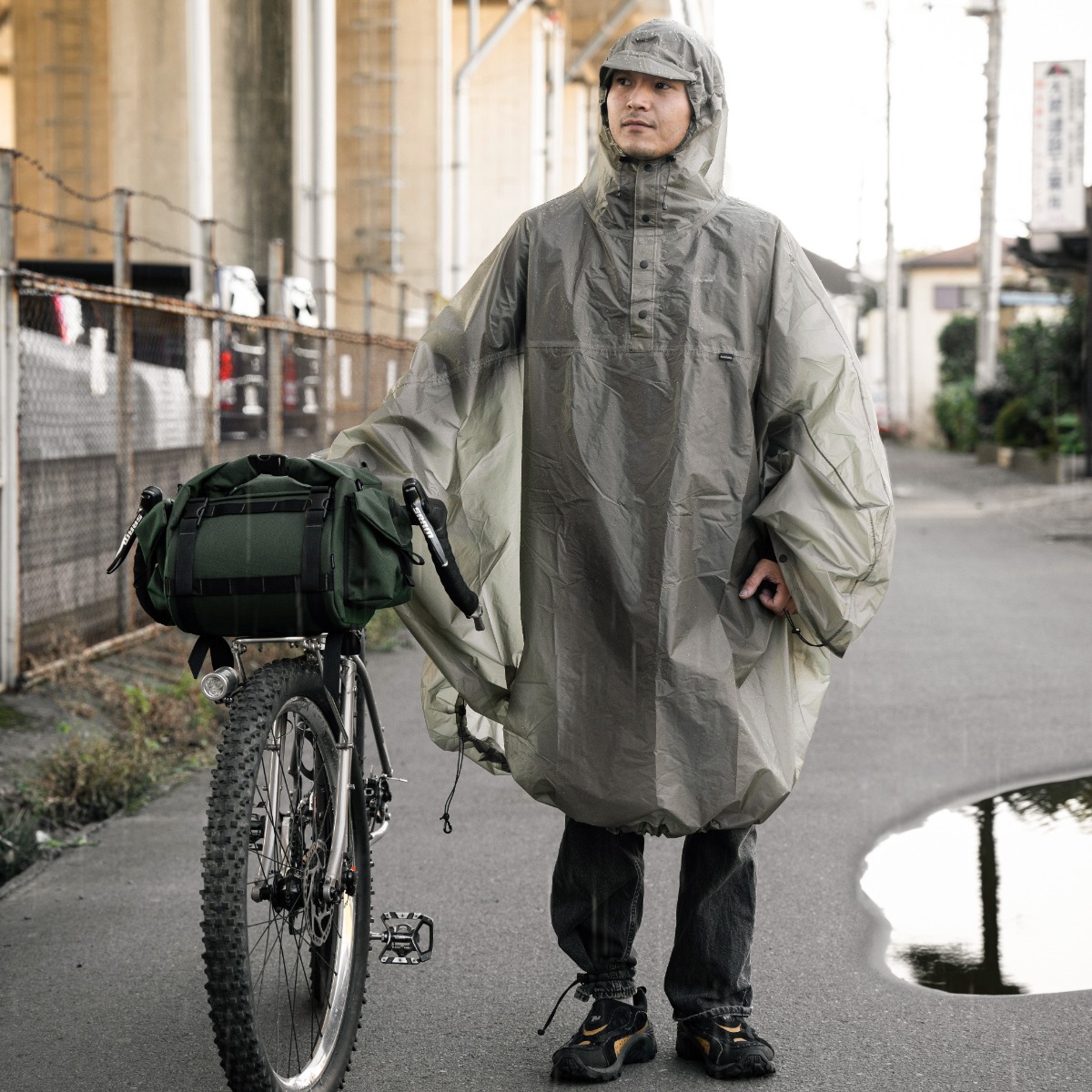 *FAIRWEATHER* packable rain poncho (gray beige)